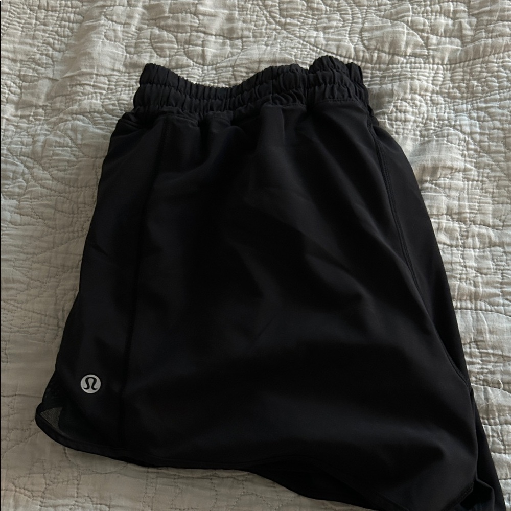 Lululemon hotty hot size 10 4inch inseam